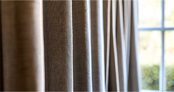 Why Choose Our Curtains Cleaning Services in Kilburn?