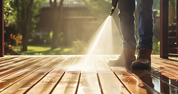 How is the Pressure Washing Service Performed in Manor Park?