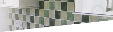 Wall tiles with different colours in a chess pattern