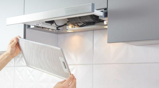 Expert replacing a cooker hood filter