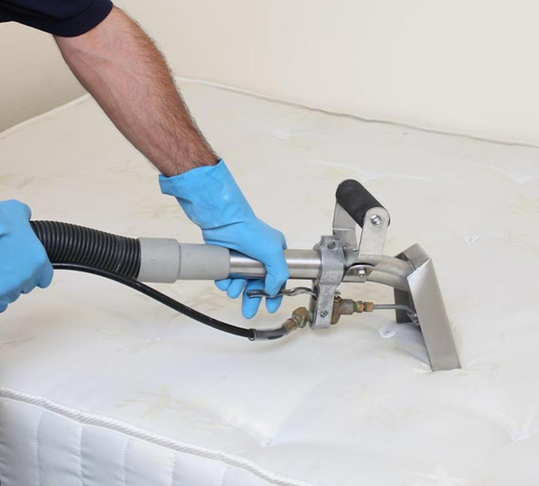 hot water extraction cleaning a mattress