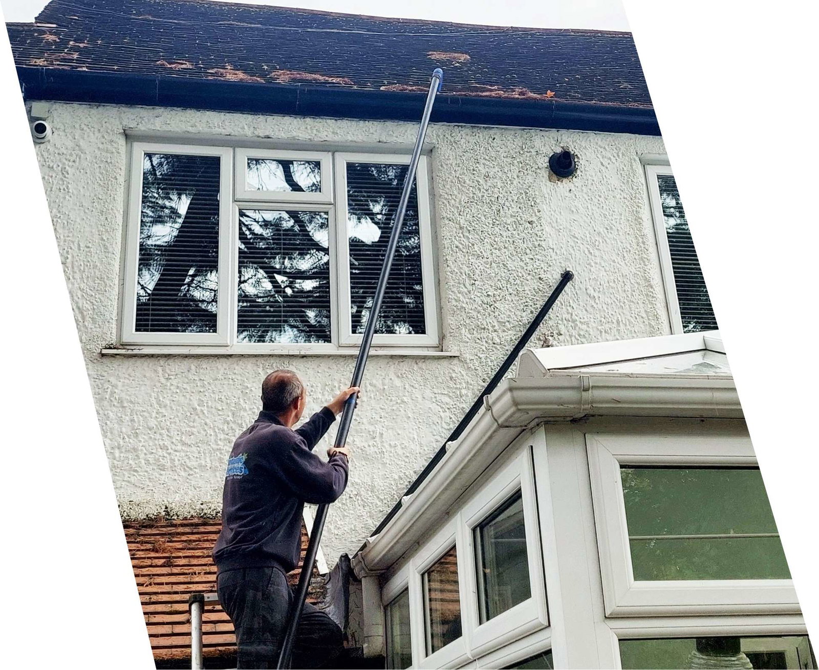 Gutter cleaning professional